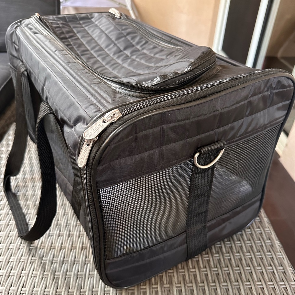 Sherpa black cat / dog carrier